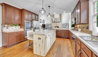 1880 Crofton Dr, Algonquin, IL 60102