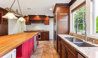 18 Anawan Ave, Narragansett, RI 02882