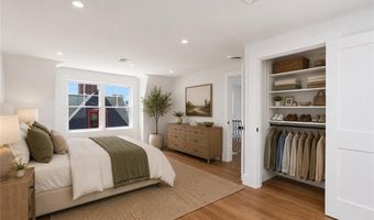 6 Sharon Ct, Newport, RI 02840