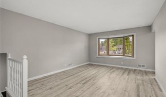 840 Cortland Dr, Apple Valley, MN 55124