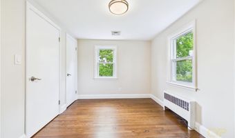28 Eden Crest Dr, Cranston, RI 02920
