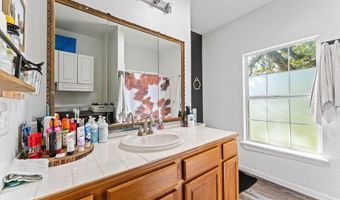 202 Oak St, Anderson, MO 64831