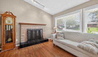 124 Vlasis Dr, Ballwin, MO 63011