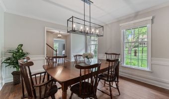 635 Oakview Dr, Algonquin, IL 60102