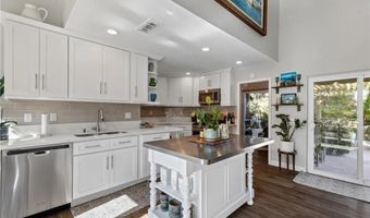 2708 Grove Ave, Carlsbad, CA 92008