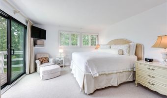 140 Connection St, Newport, RI 02840
