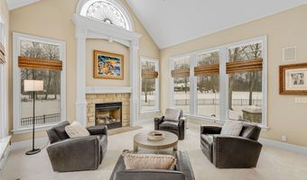 390 Club Dr W, Aurora, OH 44202