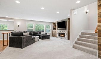 405 Riverside Cir, Anoka, MN 55303