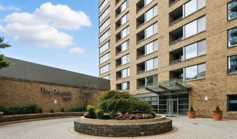 2001 15TH St N 111, Arlington, VA 22201