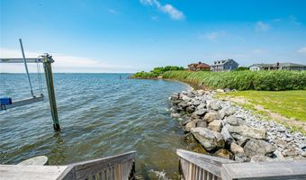 32 Unqua Pl, Amityville, NY 11701