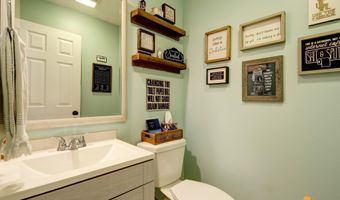 10010 Lone Tree Dr, Anchorage, AK 99507