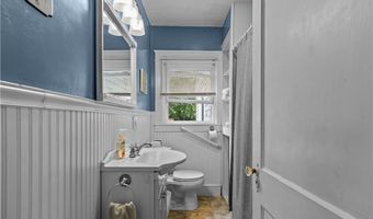 129 Bliss Mine Rd, Newport, RI 02840