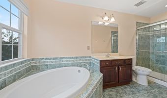 4 BOATWORKS Dr, Bayonne, NJ 07002