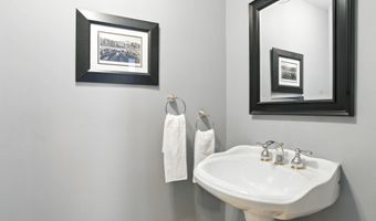 37 Magazine St, Bedford, NH 03110