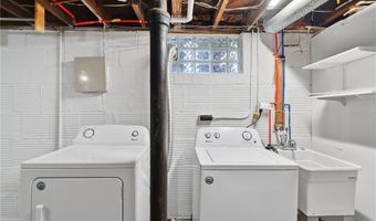 2536 Albrecht Ave, Akron, OH 44312