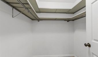 916 Claytonbrook Dr 1, Ballwin, MO 63011