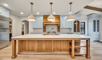690 Club Dr W, Aurora, OH 44202