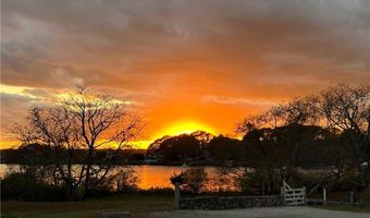 439 Wandsworth St, Narragansett, RI 02882