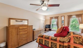 278 Oakleigh Woods Dr, Ballwin, MO 63011