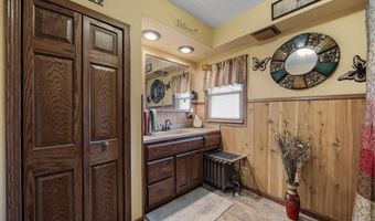 701 E 1st St, Anamosa, IA 52205