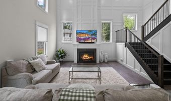 129 Magnolia Ln, Middletown, NJ 07748