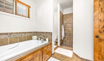 11668 E Laketowne Dr, Albertville, MN 55301