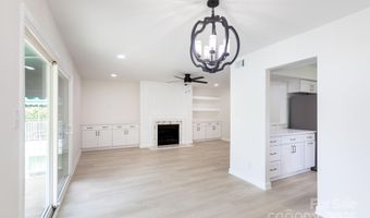 8356 Meadow Lakes Dr, Charlotte, NC 28210