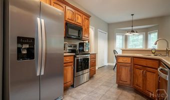 65 Overlook Dr, Hull, GA 30646