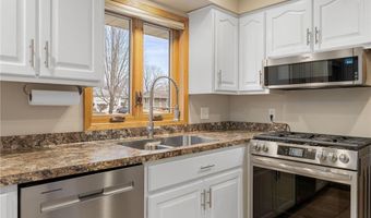 307 21st St NW, Austin, MN 55912