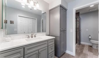 2 Walter Dr, Bella Vista, AR 72714
