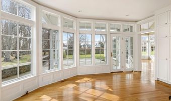 9 Ocean Lawn Ln, Newport, RI 02840