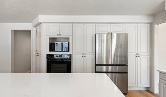 1114 LAKEWOOD Dr, Albany, OR 97321