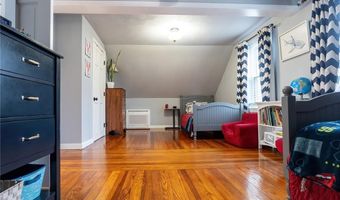 17 Oak Ave, East Providence, RI 02915