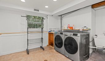 330 N Country Club Dr, Addison, IL 60101