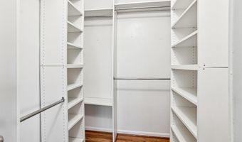 4691 LONGSTREET Ln 202, Alexandria, VA 22311