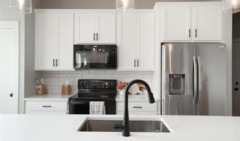 3217 Lakeview Dr SE, Altoona, IA 50009