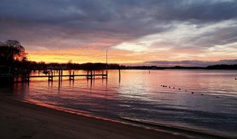 28 CEDAR St, Bayville, NJ 08721