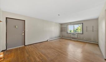 200 Merrick Rd Q, Amityville, NY 11701