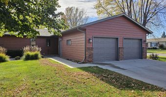 2702 Railroad Cir, Aberdeen, SD 57401