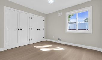 8 Mizzen Dr, Barnegat, NJ 08005