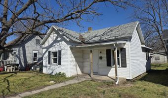 213 W College St, Aurora, MO 65605