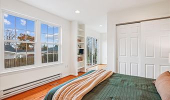 941 N MCKINLEY Rd, Arlington, VA 22205