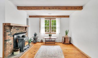 21 Quarry Rd, Branford, CT 06405