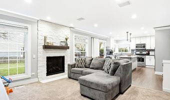 1670 Yosemite Pkwy, Algonquin, IL 60102