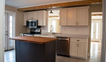 6 W Main St, Chester, CT 06412