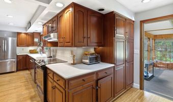 11 Wendover Way, Bedford, NH 03110