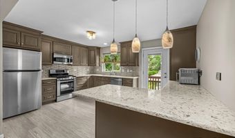 640 Ash St, Algonquin, IL 60102