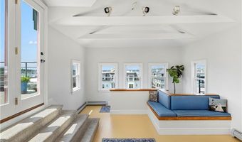 433 Thames St E, Newport, RI 02840