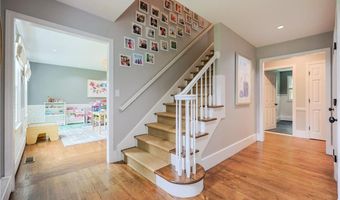 215 Adirondack Dr, East Greenwich, RI 02818