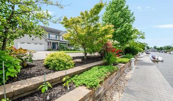 18 South Plz, Amity Harbor, NY 11701